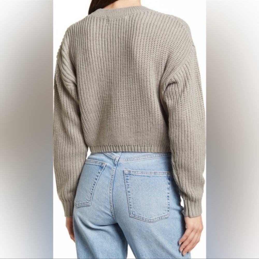NWT Elodie Crewneck Cropped Sweater In Light Grey Sz L - Picture 2 of 2